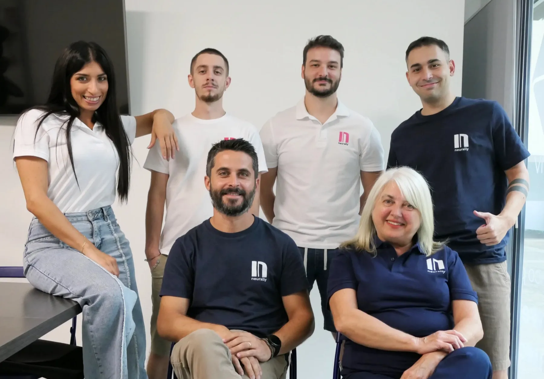 Il team di Neurally nella sede di Ferrara: Martina Biscuola, Fabio Mezzogori, Nicolò Ferraresi, Diego Bernagozzi, Simone Checcoli ed Emanuela Astolfo.
