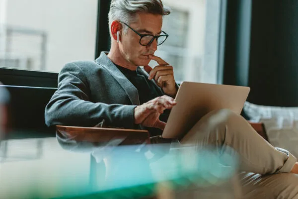 businessman-reading-emails-in-office-neurally